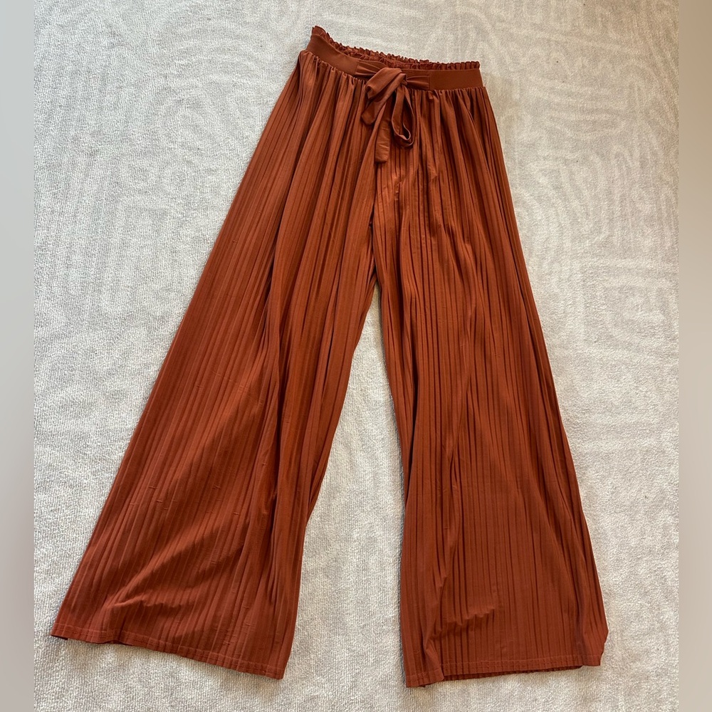 Soho Apparel Women’s Rust-Colored Wide-Leg Pleated Flowy Pants - Size L